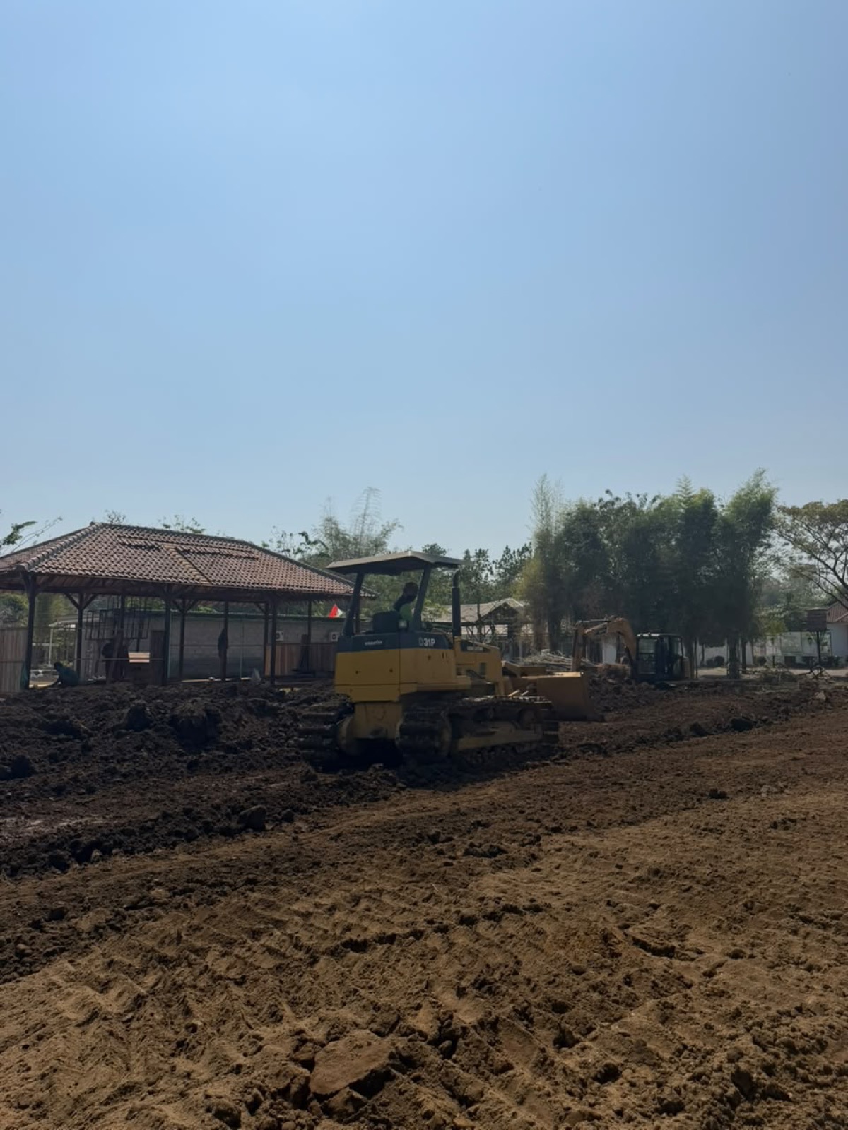 Perataan area proyek